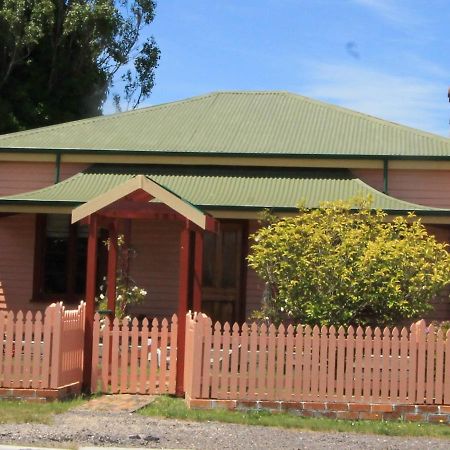 Kerrellie Cottages 2, 4 & 8 Reid Street Strahan Exterior foto