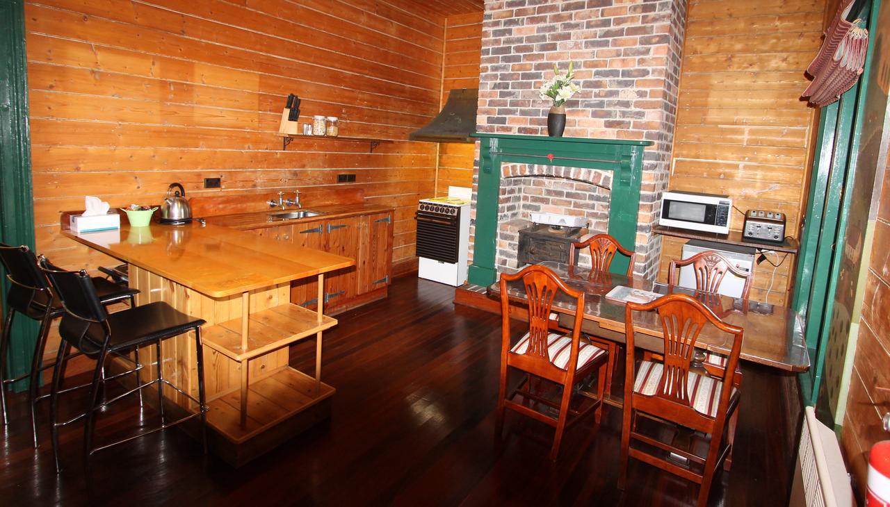 Kerrellie Cottages 2, 4 & 8 Reid Street Strahan Exterior foto